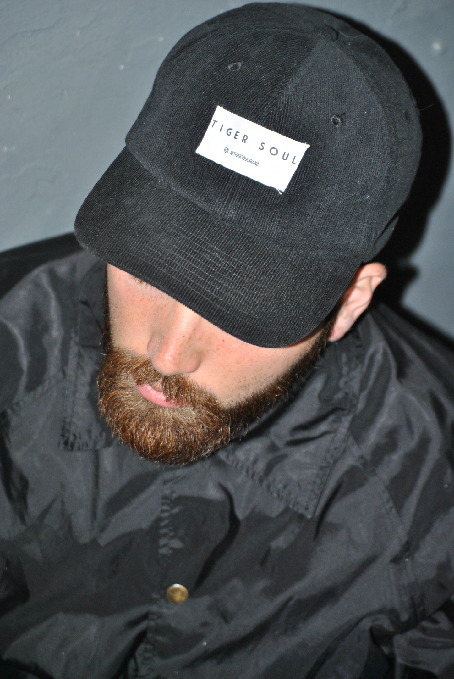 Classic Corduroy Black Cap - Tiger Soul Barcelona